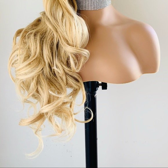 26” Ombre Honey Blonde 13x2.5 Lace Front Synthetic Wig - Picture 4 of 16